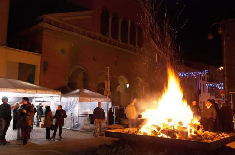 E trèb in piàza